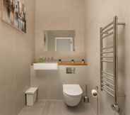 In-room Bathroom 4 LT Greenwich 3 Bed Townhouse