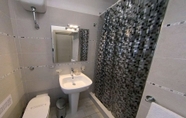 In-room Bathroom 7 Bed & Breakfast Plaza