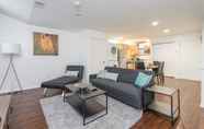 Common Space 7 Perfect Downtown Apt w/ Free 2 Car Parking