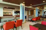 Bar, Kafe, dan Lounge Holiday Inn Express & Suites Kingsland I-95-Naval Base Area, an IHG Hotel