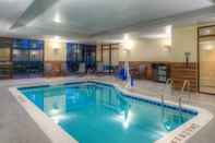 Hồ bơi Fairfield Inn & Suites by Marriott Canton