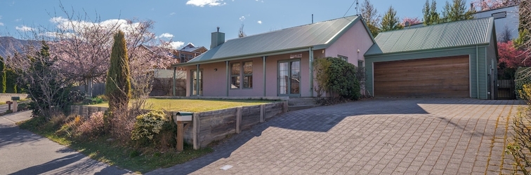 Exterior Coryan Cottage