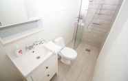 Toilet Kamar 6 Seafarer Court - Warm and Cozy Apartment