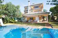 Swimming Pool Villa Creixell with pool TH 64