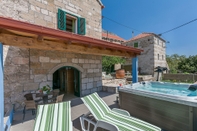 Swimming Pool House Darijo