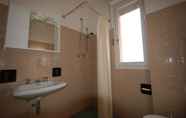 Toilet Kamar 6 Residence Alisei