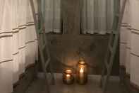 In-room Bathroom Malu Hostel Design
