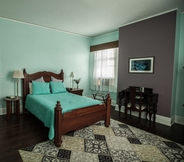 Bilik Tidur 3 Morehead Manor B&B