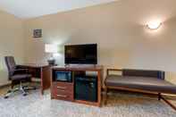 Bedroom Comfort Inn & Suites