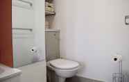 Toilet Kamar 6 Spacious 3 Bedroom Maisonette in Hoxton Shoreditch