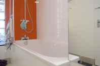 Toilet Kamar Spacious 3 Bedroom Maisonette in Hoxton Shoreditch