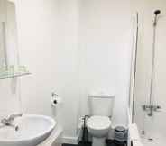 In-room Bathroom 2 Showcase Apartments - Highcross House Apart Hotel