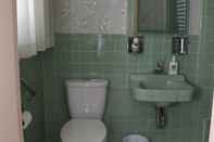 In-room Bathroom Kashaneh at Burbank