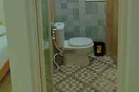 Toilet Kamar 111 Guest House