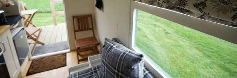 Lobby Shepherd's Hut @ Westcote