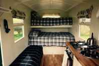 Bedroom Shepherd's Hut @ Westcote