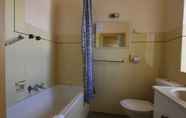 In-room Bathroom 7 Beer Deluxe Albury