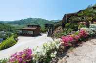 ภายนอกอาคาร Jirisan Shiri Pension