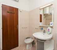 In-room Bathroom 5 Guest House Kono