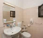 In-room Bathroom 6 Guest House Kono