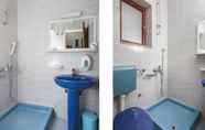 Toilet Kamar 4 Guest House Kono