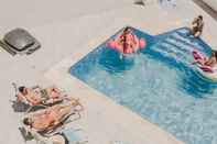 Swimming Pool MyFlats Premium Beachside