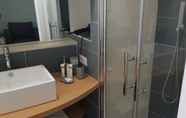 In-room Bathroom 3 Arco Gentile