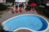 Swimming Pool Bed and Breakfast Villa Avena