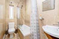 In-room Bathroom Charming Covent Garden Apartment