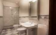 In-room Bathroom 6 Relais Villa Scarfantoni B&B