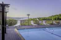 Swimming Pool Treehouse Condo Lake Resort