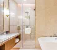 In-room Bathroom 3 Park Lane Hotel Foshan Qiandeng Lake