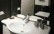 In-room Bathroom 4 B&B Domus de Janas