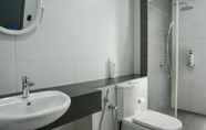 Toilet Kamar 6 Damen Homestay