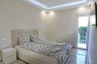 Bedroom Beachfront Urb. Luxury Apartment 1