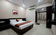 Bedroom 4 Hotel Dwaraka Inn