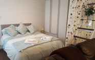 Bedroom 7 Immaculate 1-Bed Lodge Newton Abbot Torquay