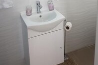 Toilet Kamar Marko Airport Rooms