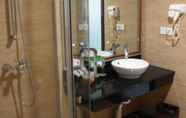 Toilet Kamar 6 Mizparton Hotel