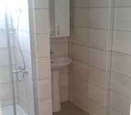 In-room Bathroom 7 Girne Ideal Rezidans