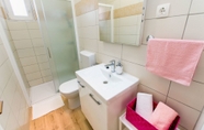 In-room Bathroom 5 Apartment Stane