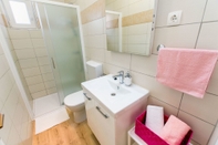 In-room Bathroom Apartment Stane