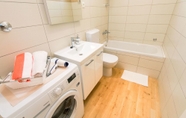 Toilet Kamar 6 Apartment Stane