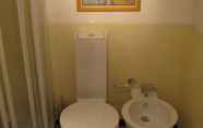 Toilet Kamar 5 Castelletto With Mountain View