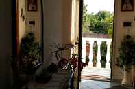 Lobby Garden