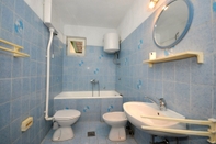 Toilet Kamar Apartments and Rooms Anka