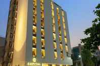 ภายนอกอาคาร Capital Hotel