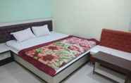 Phòng ngủ 4 Kalpshil Hotel
