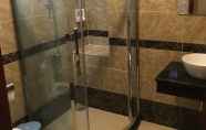 Toilet Kamar 5 Phuong Ly Ly Hotel