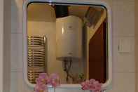 Toilet Kamar Bonini Apartments - Adults Only